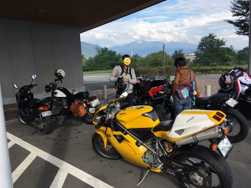 道の駅上田でバイク談義