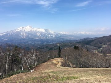 斑尾から妙高山を一望