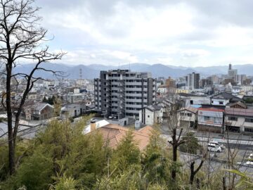 伊勢宮大神宮からの長野盆地
